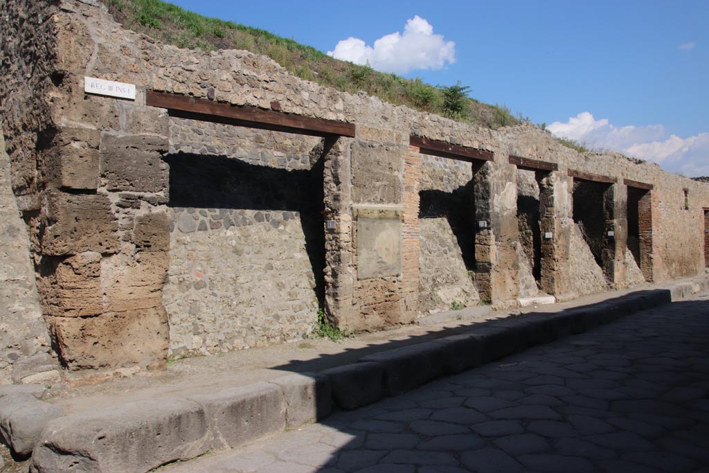 Via dell’Abbondanza, north side, Pompeii.  October 2022. 
Looking east along north side from III.1.1 towards III.1.5. Photo courtesy of Klaus Heese