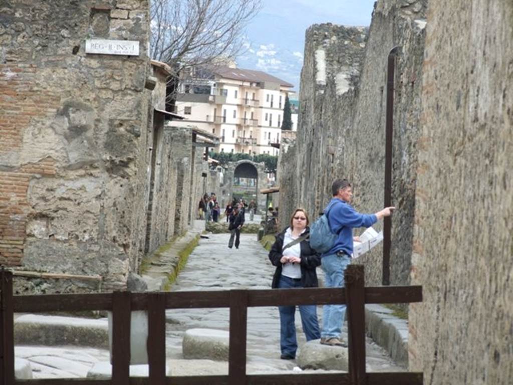 Via dell’Abbondanza. Looking south across junction to Via di Nocera between II.1 and I.13. March 2009.
