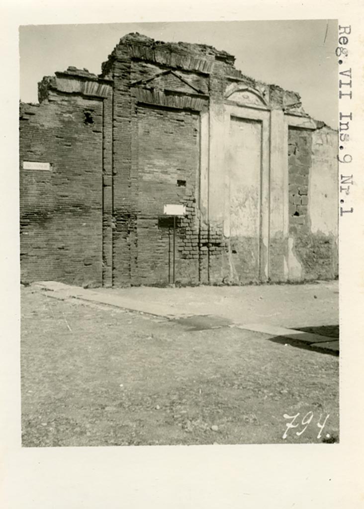 Via dell’Abbondanza, Pompeii. Pre-1937-39. 
Looking north towards south wall of Eumachia’s Building, at junction with Forum, on left.
Photo courtesy of American Academy in Rome, Photographic Archive. Warsher collection no. 794