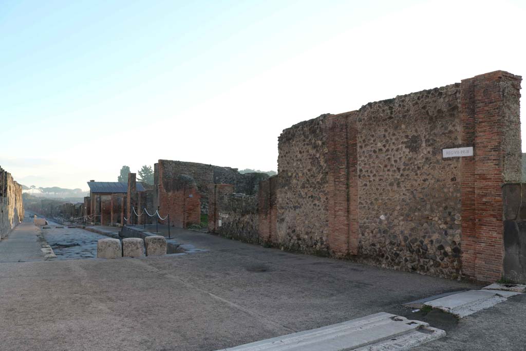 Via dell’Abbondanza, south side, Pompeii. December 2018. 
Looking south-east, from east side of Forum, towards north side of Insula VIII.3. Photo courtesy of Aude Durand.