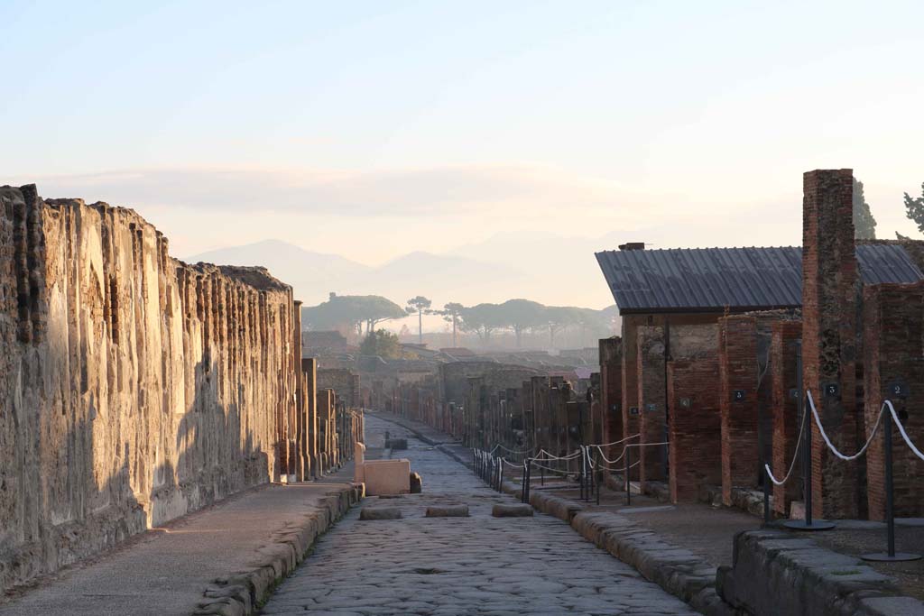 Via dell’Abbondanza, Pompeii. December 2018. 
Looking east between VII.9, on left, and VIII.3.2, on right, with steps in pavement. Photo courtesy of Aude Durand.