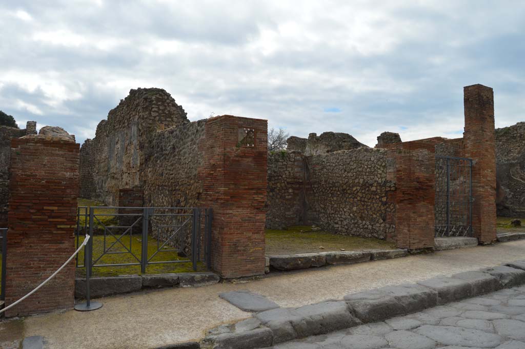 Via dell’Abbondanza, south side, March 2018. 
Looking towards entrances at VIII.3.6, on left, VIII.3.5 in centre, and VIII.3.4, on right.
Foto Taylor Lauritsen, ERC Grant 681269 DÉCOR.