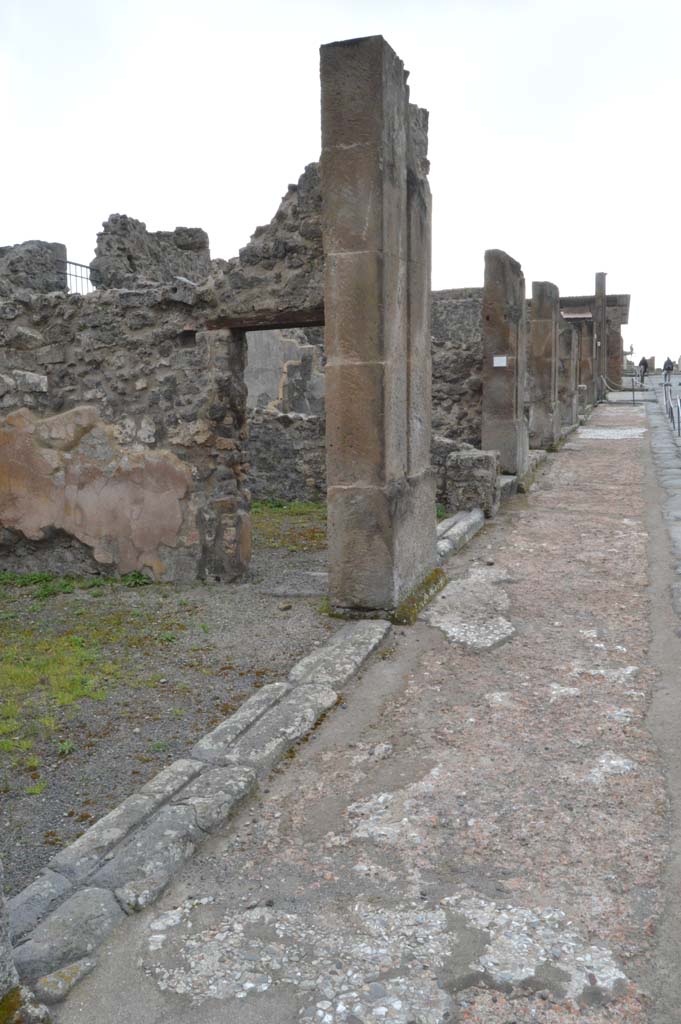Via dell’Abbondanza, south side. March 2019. 
Looking west from VIII.5.7 with detail of pavement outside entrance doorways. 
Foto Taylor Lauritsen, ERC Grant 681269 DÉCOR.