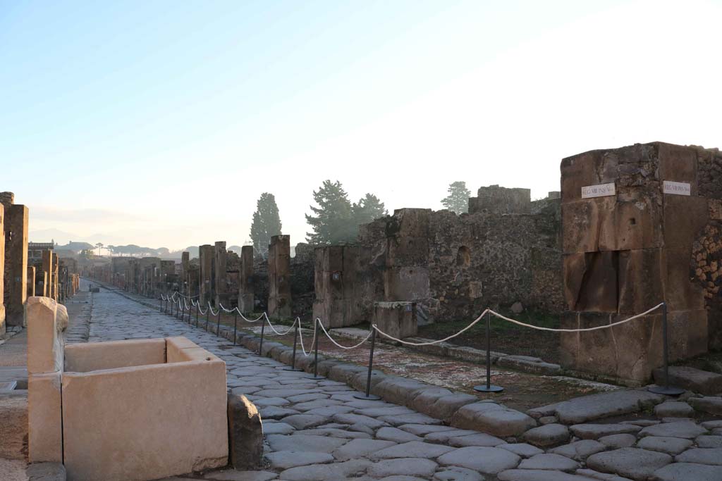 Via dell’Abbondanza, south side, Pompeii. December 2018. 
Looking east from fountain at VII.9.67, along north side of insula from VIII.5.1, on right. Photo courtesy of Aude Durand.