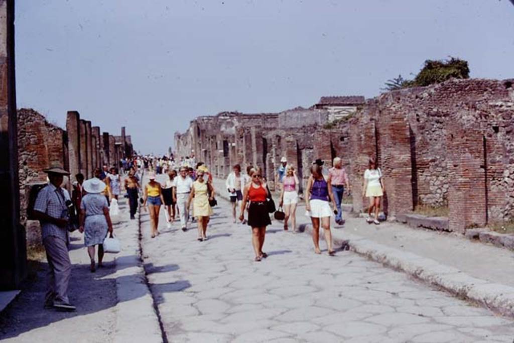 Via dell’Abbondanza, Pompeii, 1973. Looking west. Photo by Stanley A. Jashemski. 
Source: The Wilhelmina and Stanley A. Jashemski archive in the University of Maryland Library, Special Collections (See collection page) and made available under the Creative Commons Attribution-Non Commercial License v.4. See Licence and use details. J73f0253
