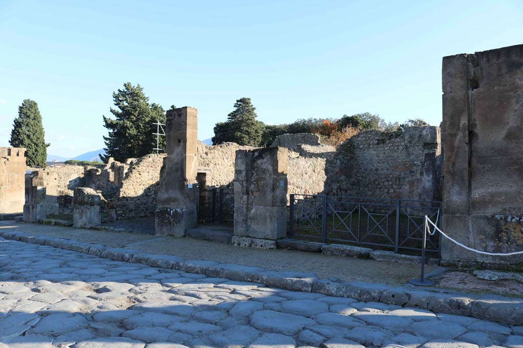 Via dell’Abbondanza, south side, Pompeii. December 2018. 
Looking towards entrance doorways with VIII.5.11, on left, VIII.5.10, VIII.5.9, and VIII.5.8, on right. Photo courtesy of Aude Durand.