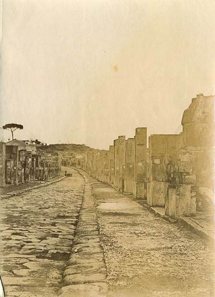 Via dell’Abbondanza, Pompeii. c.1900’s. Looking east from near VIII.5.1. Photo courtesy of Rick Bauer.
