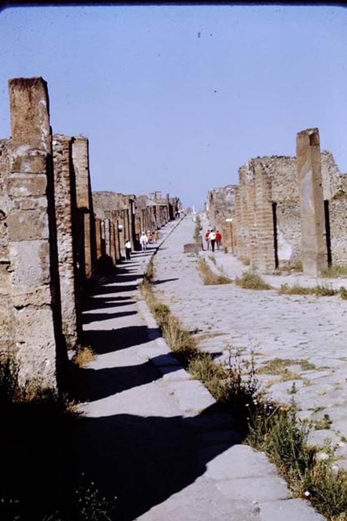 Via dell’ Abbondanza, Pompeii. 1968. Looking west towards Forum, from between VIII.4 and VII.1.  Photo by Stanley A. Jashemski.
Source: The Wilhelmina and Stanley A. Jashemski archive in the University of Maryland Library, Special Collections (See collection page) and made available under the Creative Commons Attribution-Non Commercial License v.4. See Licence and use details.
J68f1053