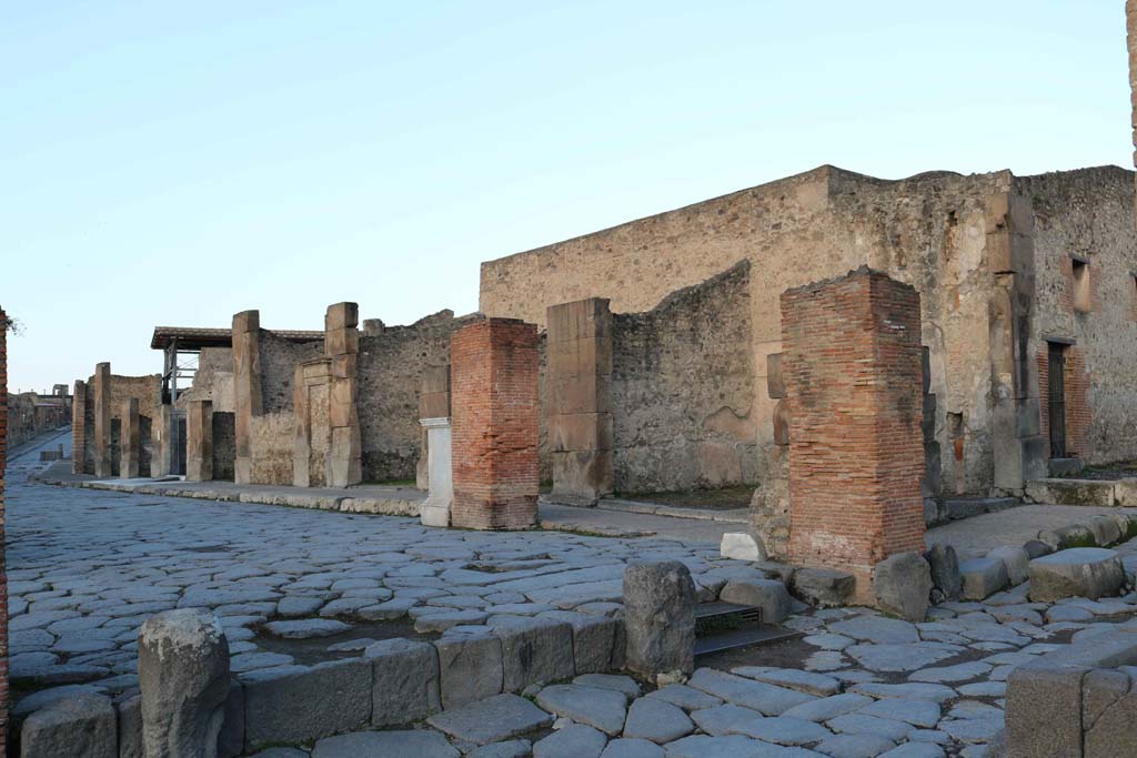 Via dell’Abbondanza, Pompeii, north side. December 2018. 
Looking west from Holconius’s crossroads, along VII.1, with VII.1.12/13, on right. Photo courtesy of Aude Durand.