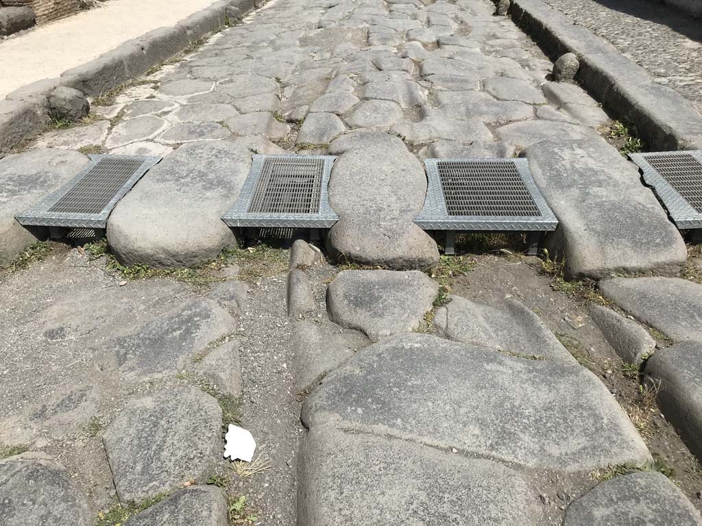 Via della Fortuna, Pompeii. April 2019. Modernised accessible stepping-stones. Photo courtesy of Rick Bauer.