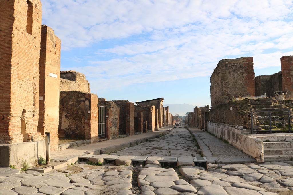 Via della Fortuna, Pompeii. December 2018. 
Looking east from crossroads, with Via di Mercurio, on left, and Via del Foro, on right. Photo courtesy of Aude Durand.