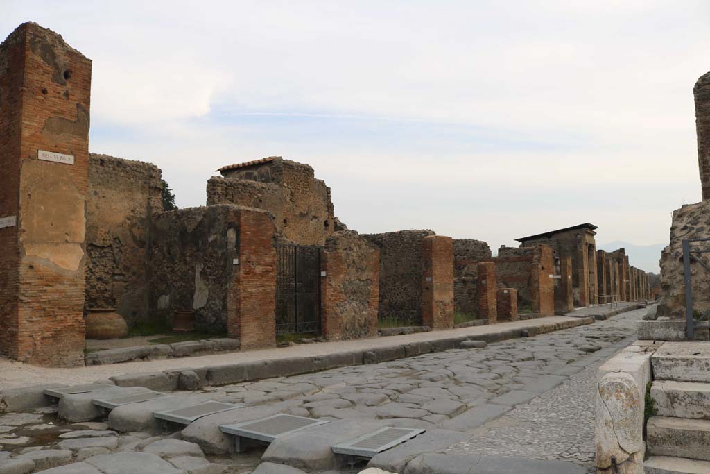 Via della Fortuna, (north side), December 2018. 
Looking east along south side of VI.10, towards VI.12. Photo courtesy of Aude Durand.