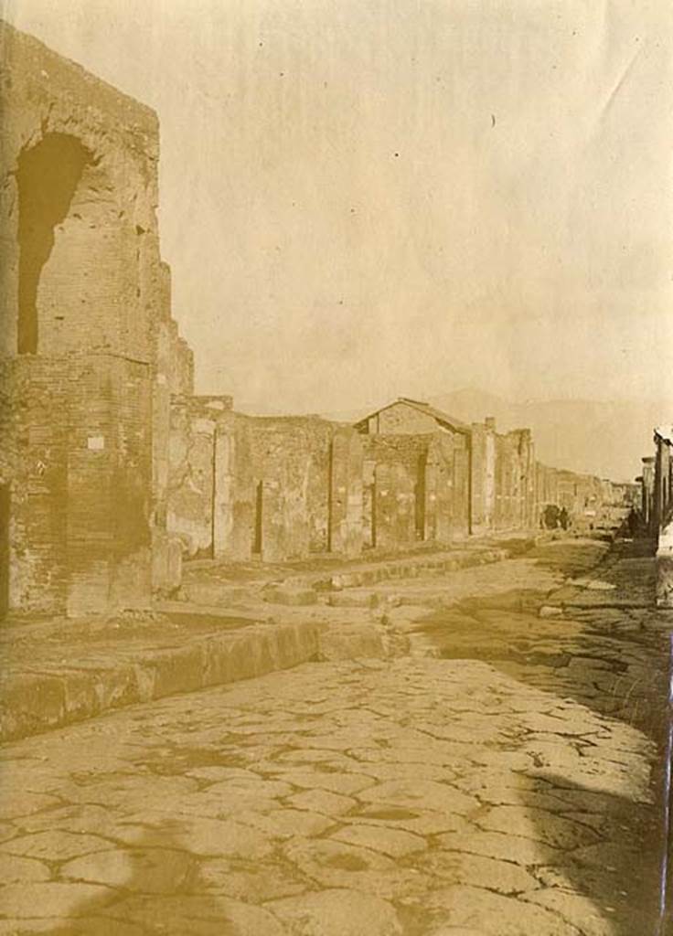 Via della Fortuna, Pompeii. c. 1900s.  Looking east along VI.10, towards VI.12.
Photo courtesy of Rick Bauer.