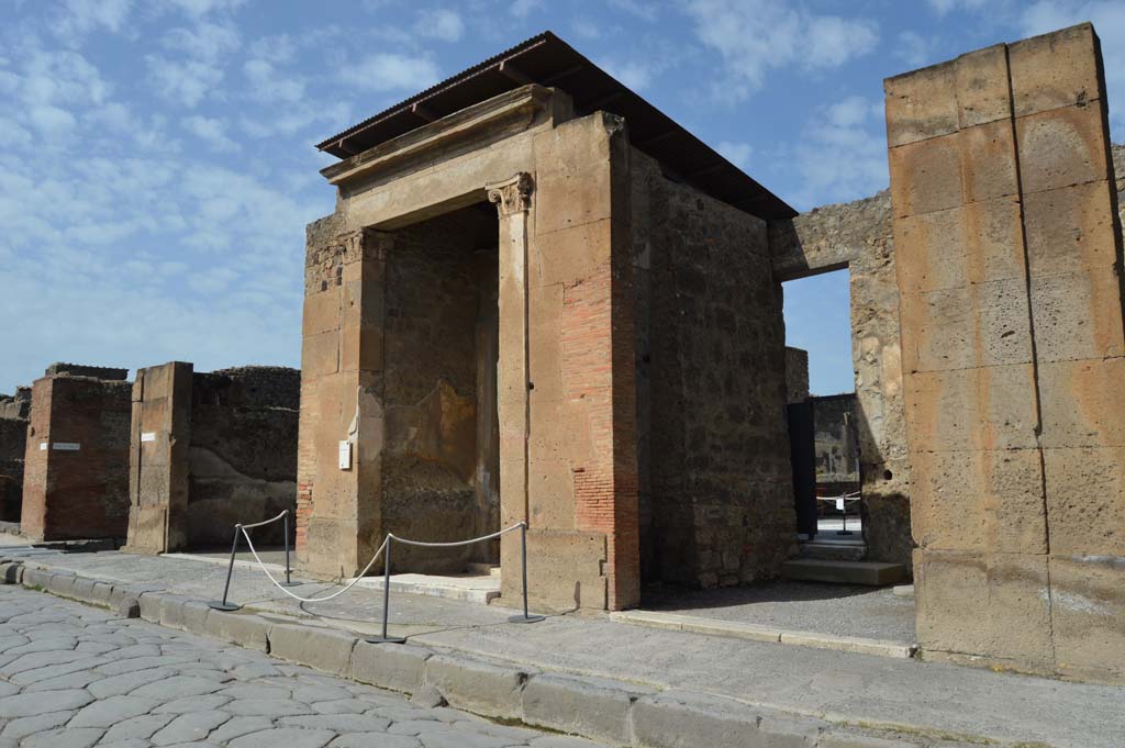 Via della Fortuna, north side, Pompeii. March 2018. Looking west towards junction with Vicolo del Fauno, on left, and VI.12.1, 2 and 3.
Foto Taylor Lauritsen, ERC Grant 681269 DÉCOR.
