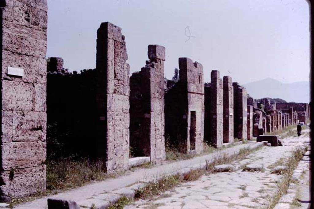 Via della Fortuna, north side, Pompeii. 1964. Looking east along VI.13.  Photo by Stanley A. Jashemski.
Source: The Wilhelmina and Stanley A. Jashemski archive in the University of Maryland Library, Special Collections (See collection page) and made available under the Creative Commons Attribution-Non Commercial License v.4. See Licence and use details.
J64f1086