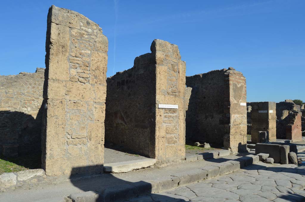 Via della Fortuna, north side, Pompeii. October 2017. 
Looking north-east towards VI.13.5, on left, VI.13.6, in centre, and VI.13.7, near fountain.
Foto Taylor Lauritsen, ERC Grant 681269 DÉCOR.