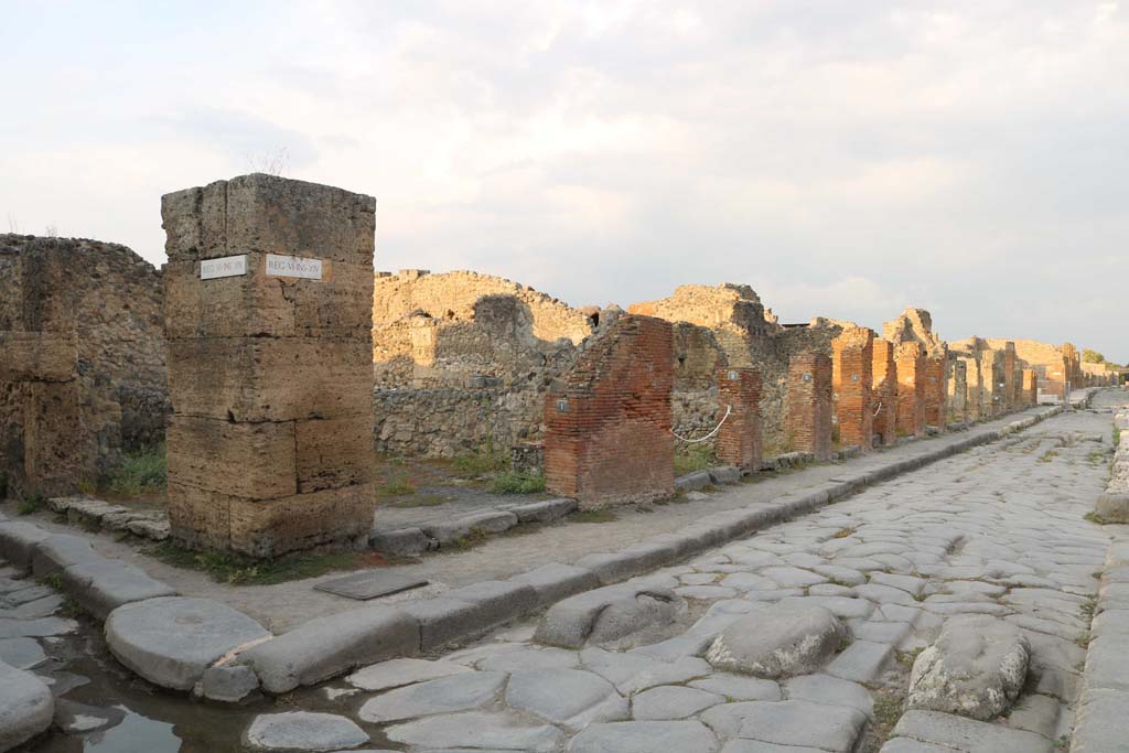 Via della Fortuna, north side. December 2018. 
Looking east along south side of insula VI.14, from VI.14.1, on left towards VI.14.16. Photo courtesy of Aude Durand.