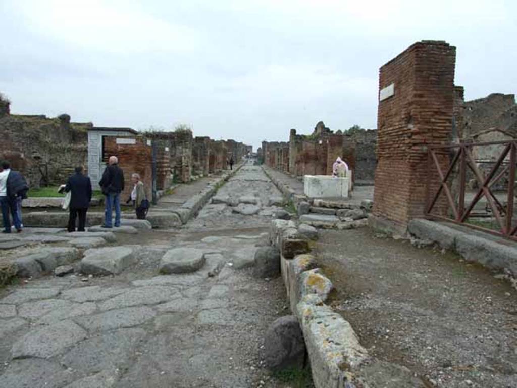 From Via di Nola, May 2010. Looking west across crossroads towards Via della Fortuna, ahead. Via Stabiana is on the left, and Via del Vesuvio, is on the right.