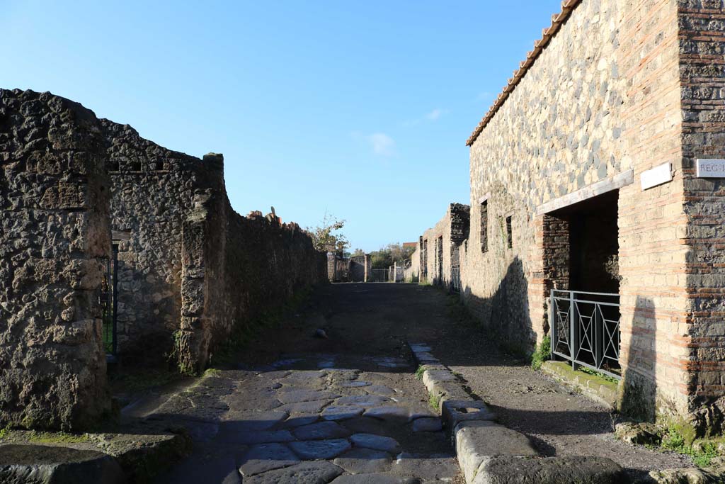 Via della Palestra between I.20 and I.14. December 2018. 
Looking west from junction with Via di Nocera. Photo courtesy of Aude Durand.