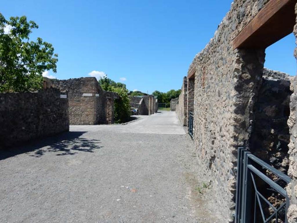 Via della Palestra, May 2018. Looking west from outside I.14.12. Photo courtesy of Buzz Ferebee.