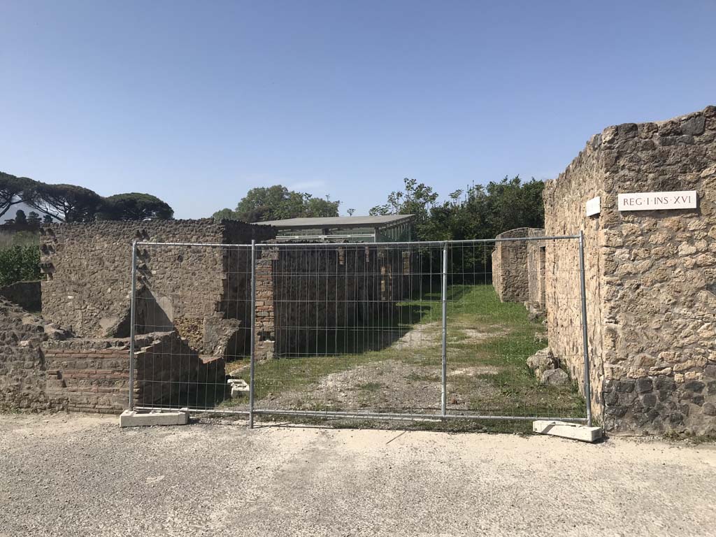 Via della Palestra, Pompeii. April 2019. 
Looking west from junction with Vicolo della Nave Europa towards I.22.3, on left.
Photo courtesy of Rick Bauer.