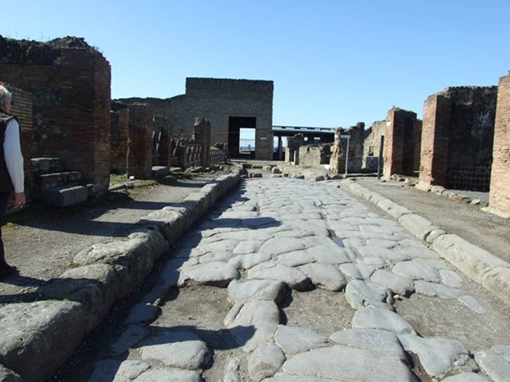 Via delle Terme between VII.6 and VI.6. March 2009.  Looking west from near VII.6.14 and the junction with Vicolo delle Terme.  
Via Consolare can be seen on the right.