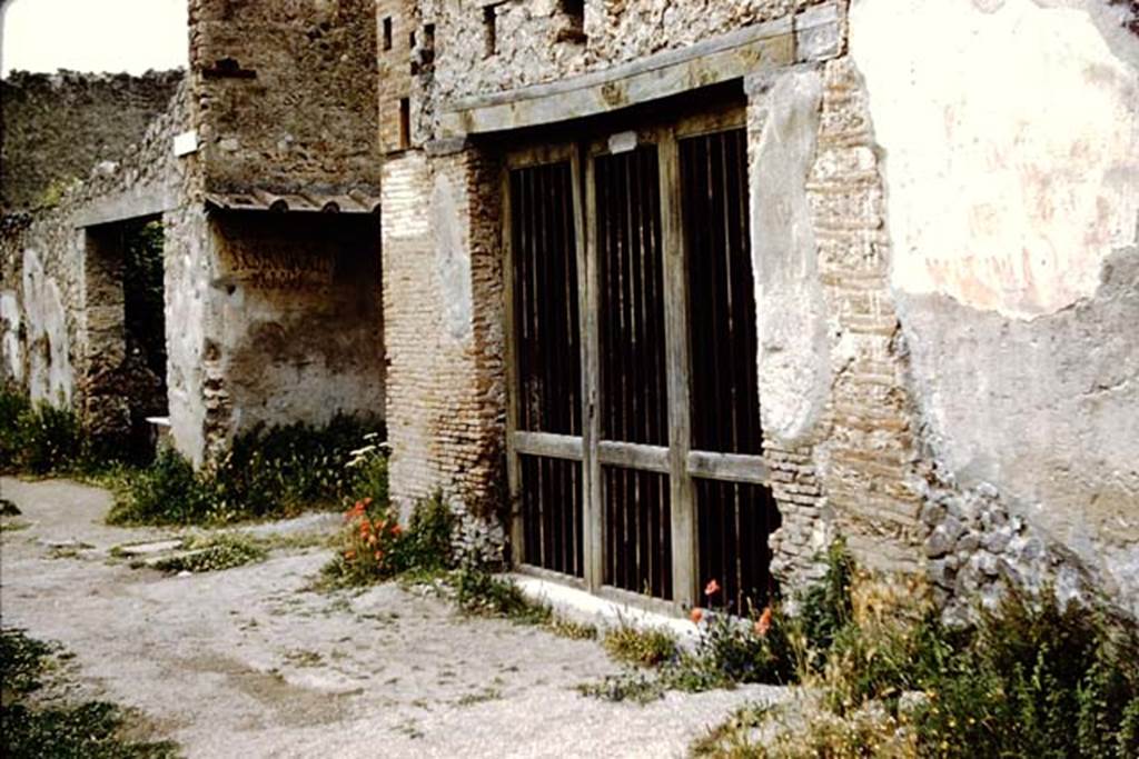 I.8.15 Pompeii, on right. 1961. Entrance doorway with graffiti on Via di Castricio, on the right. On the left is the doorway of I.7.14 and the roadway between I.7 and I.8. Photo by Stanley A. Jashemski.
Source: The Wilhelmina and Stanley A. Jashemski archive in the University of Maryland Library, Special Collections (See collection page) and made available under the Creative Commons Attribution-Non Commercial License v.4. See Licence and use details.
J61f0269