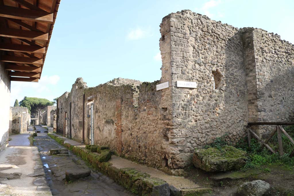Via di Castricio, south side, Pompeii. December 2018.  
Looking east junction with an unnamed vicolo, towards I.17.1 to I.17.3. Photo courtesy of Aude Durand.
