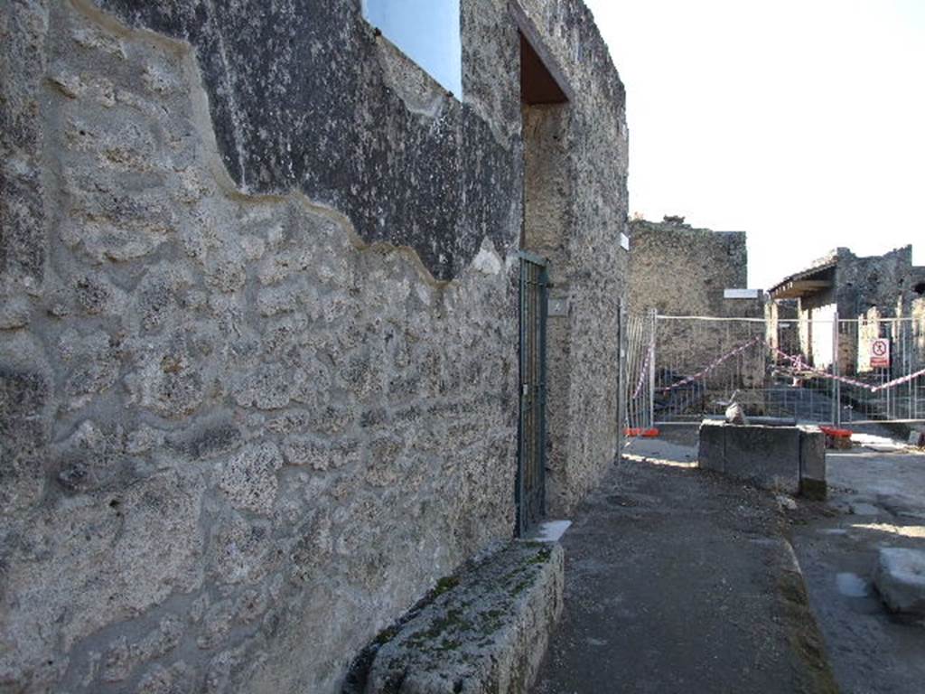 Via di Castricio at I.16.4. December 2006. South side. Looking west to junction with unnamed vicoli.