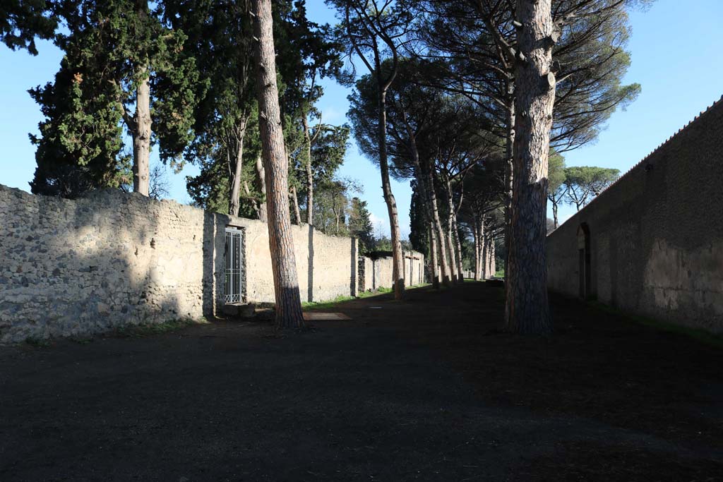 Via di Castricio between II.2 and II.7. September 2018. Looking east. Photo courtesy of Aude Durand.