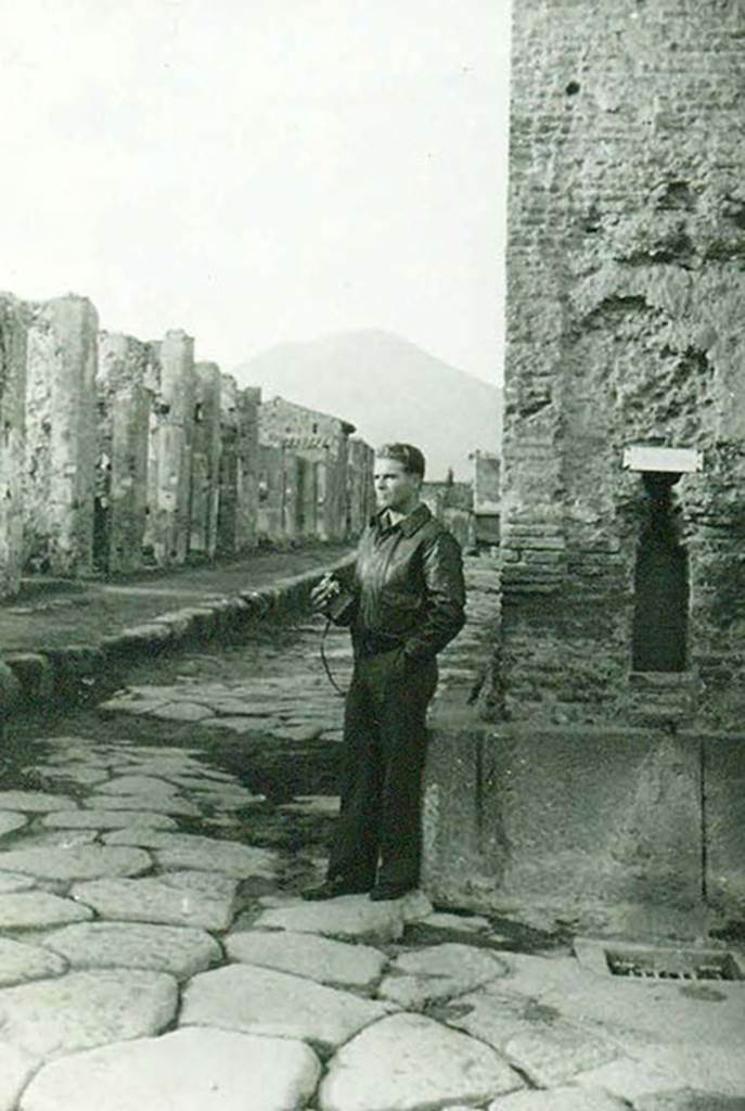 Via di Mercurio at the south end between VI.8 and VI.10. 1945. Looking north through the Arch of Caligula. Photo courtesy of Rick Bauer.