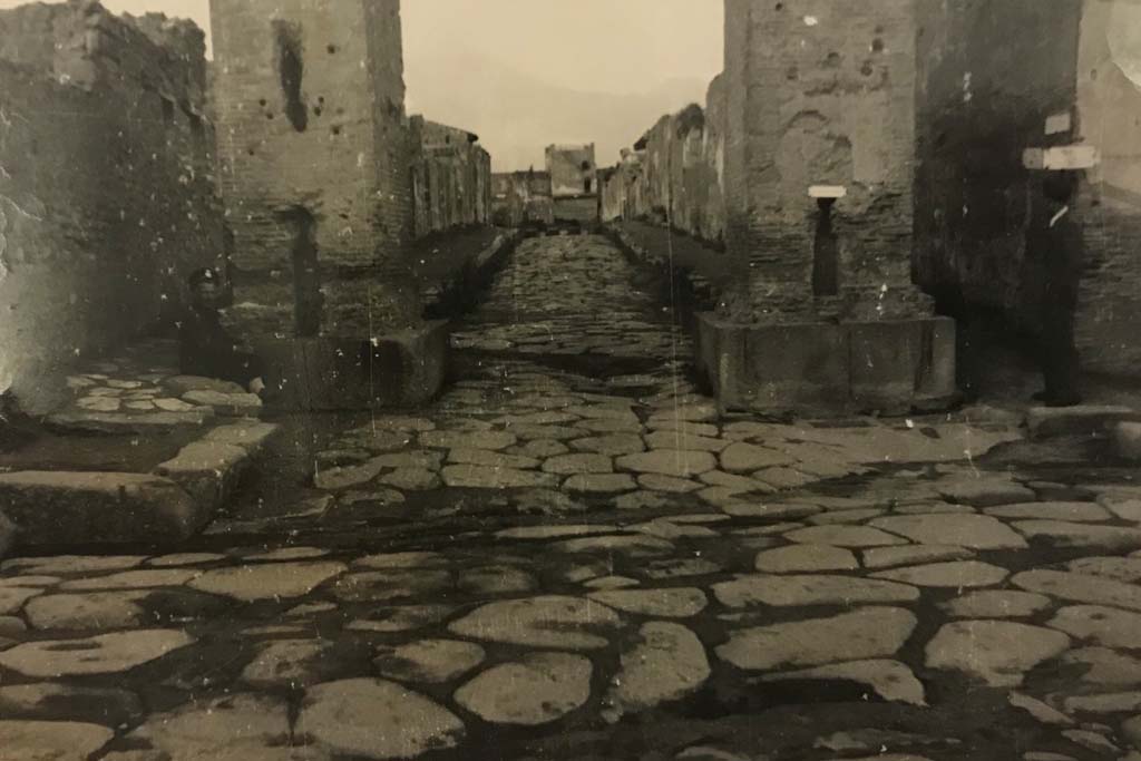 Via di Mercurio at the south end between VI.8 and VI.10. 1944. 
Looking north through the Arch of Caligula, from junction with Via del Foro. Photo courtesy of Rick Bauer.
(This photo was in an album belonging to a “sailor” assigned to Patrol Squadron 63 (VP-63).)