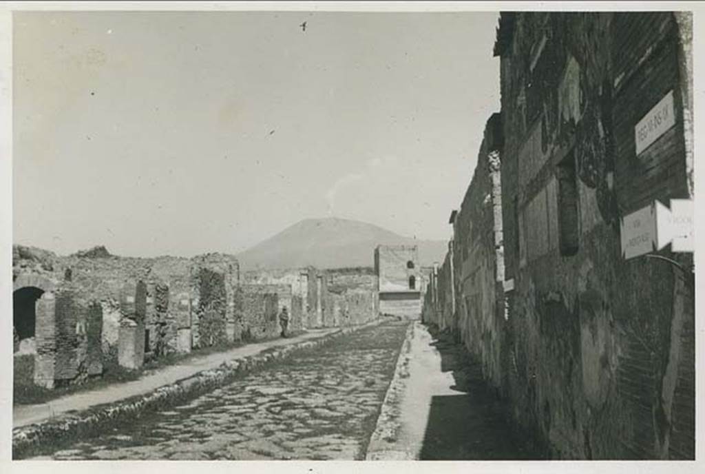 Via di Mercurio, March 1939.  Looking north from junction with Vicolo di Mercurio, between VI.7 and VI.9. Photo courtesy of Rick Bauer.