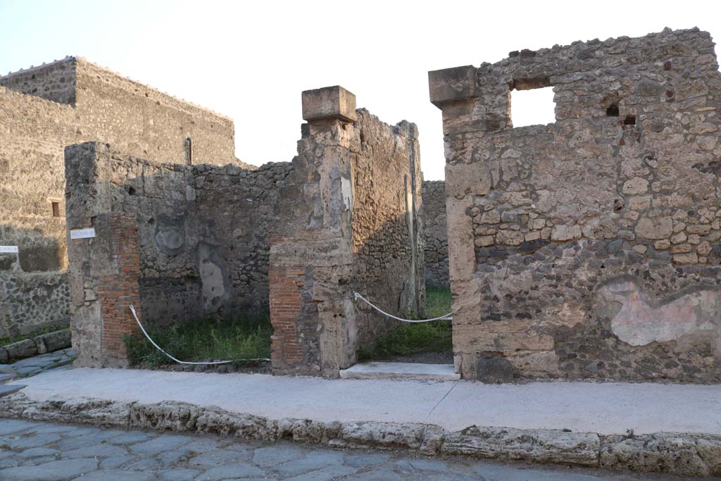 Via di Mercurio, west side. December 2018. 
Looking west towards junction with Vicolo di Mercurio on south side of VI.7.8, on left. Photo courtesy of Aude Durand.