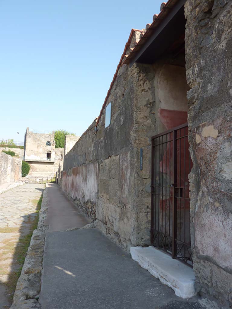 Via di Mercurio, east side. October 2014. Looking north from entrance doorway at VI.9.2. 
Foto Annette Haug, ERC Grant 681269 DÉCOR.