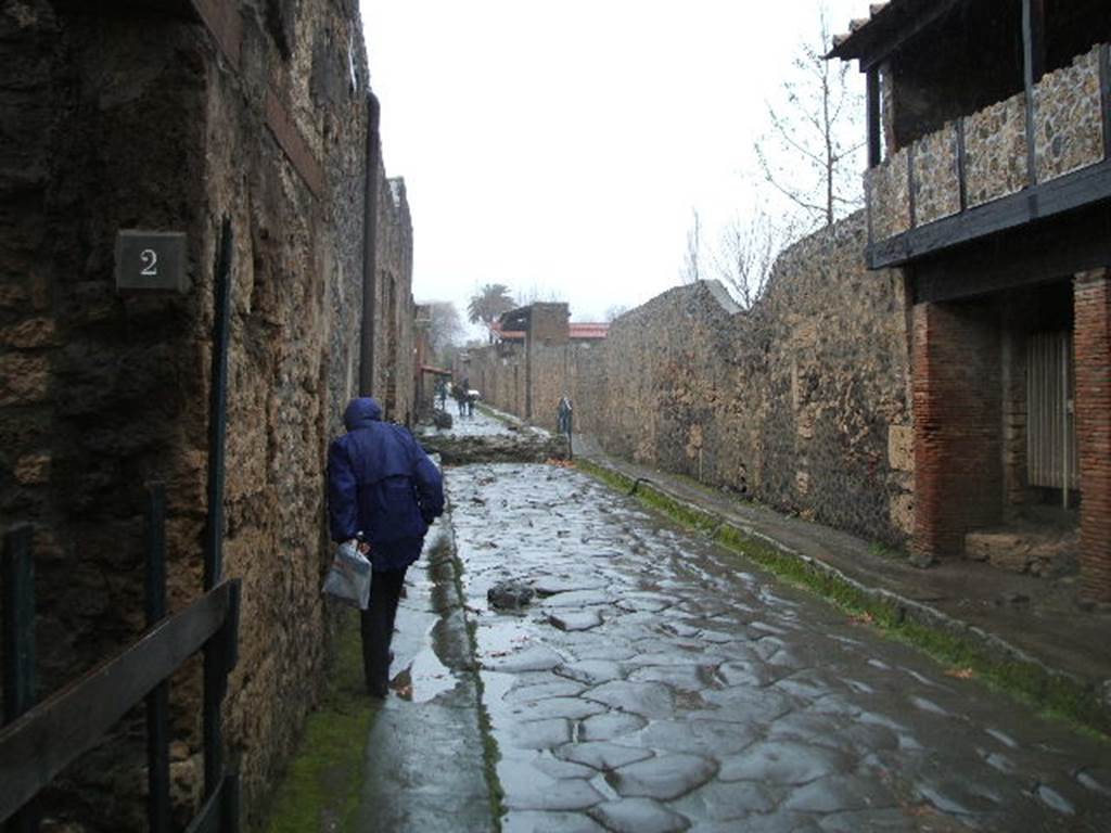 Via di Nocera, December 2004.  Looking north from between I.14.2. and II.9.5.
