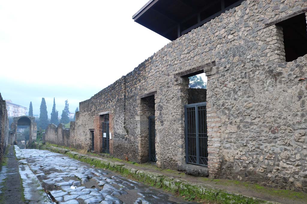 Via di Nocera, west side, December 2018. 
Looking south along I.20, with doorways to I.20.1, I.20.2, I.20.3 and I.20.4 on right. Photo courtesy of Aude Durand.