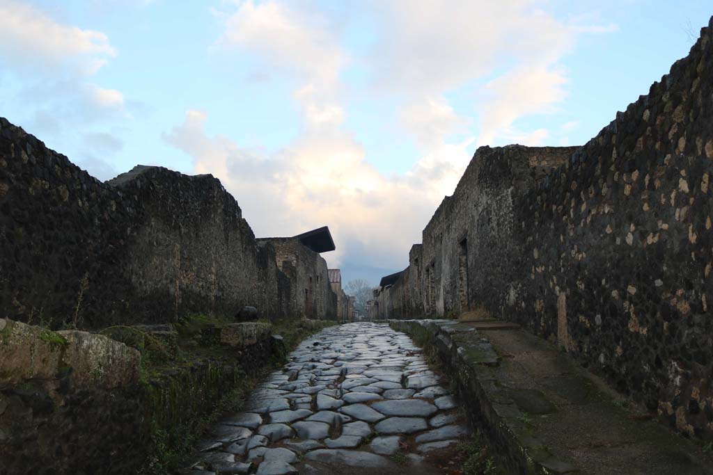 Via di Nocera, Pompeii. December 2018. Looking north between I.20, on left, and II.8, on right. Photo courtesy of Aude Durand.
