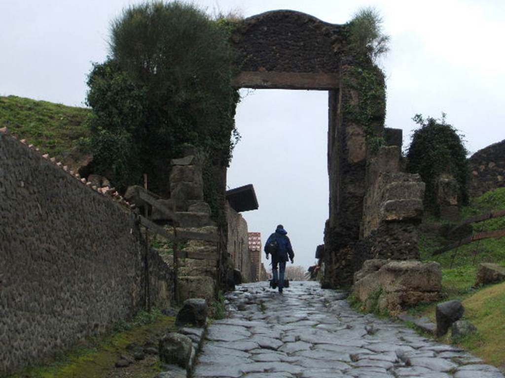 Via di Nocera, December 2004. Looking north through Porta Nocera into the city.
