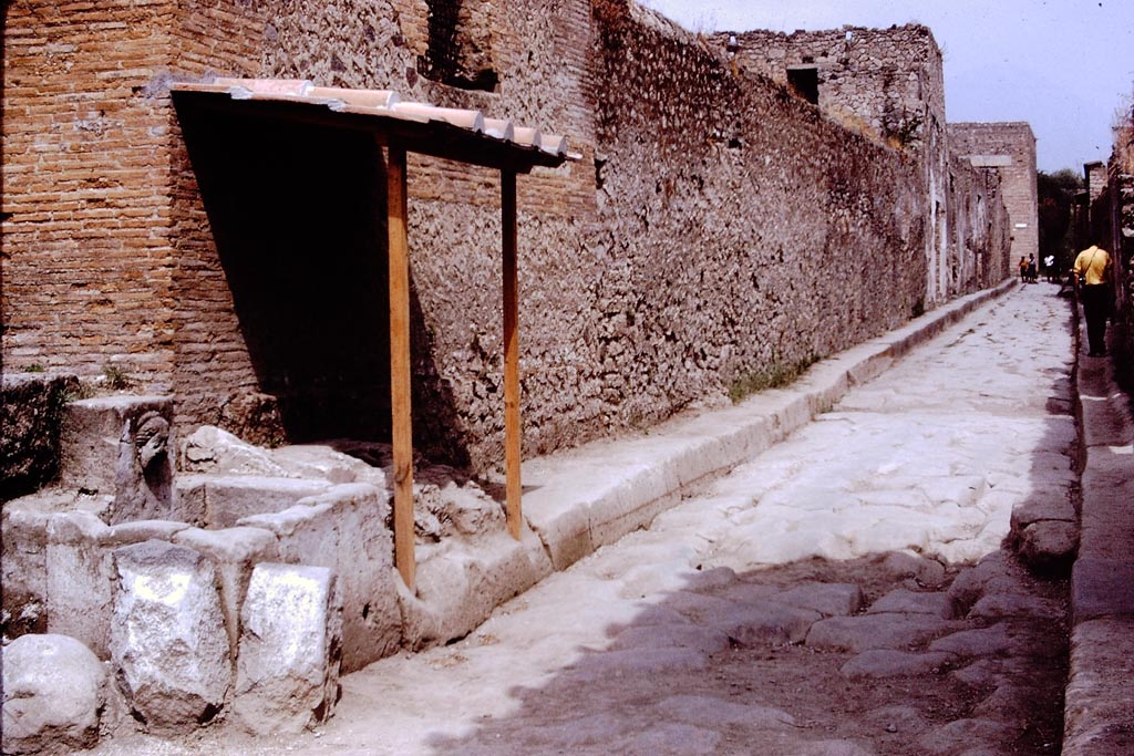 Via di Nocera, west side, Pompeii. 1972. Looking north along I.13. Photo by Stanley A. Jashemski. 
Source: The Wilhelmina and Stanley A. Jashemski archive in the University of Maryland Library, Special Collections (See collection page) and made available under the Creative Commons Attribution-Non Commercial License v.4. See Licence and use details.
J72f0399