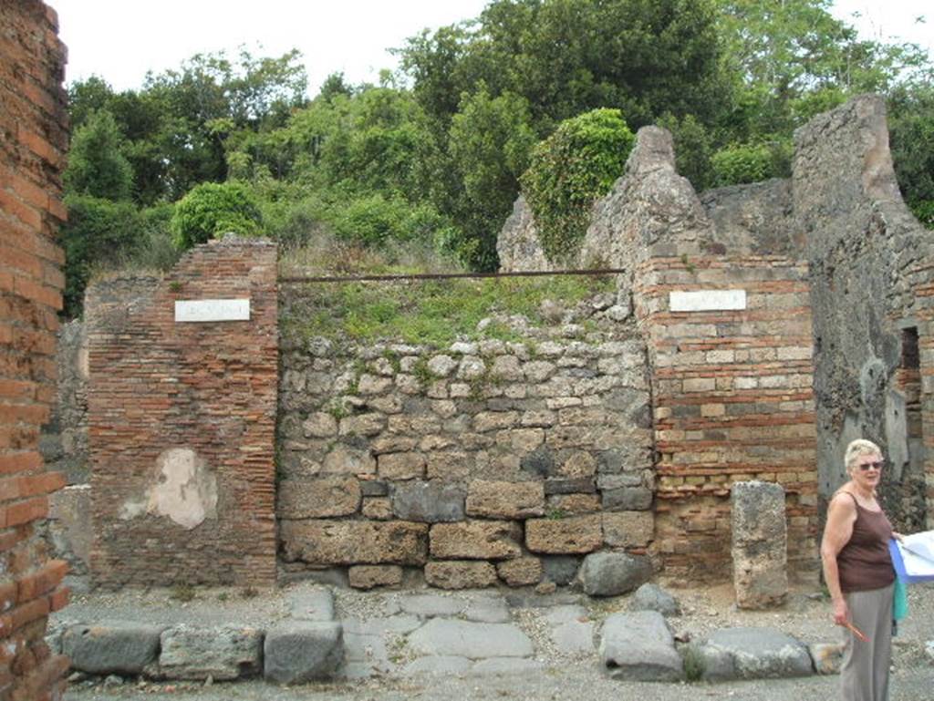 Unnamed vicolo between V.2 and V.3. May 2005. Looking north from Via di Nola. 
Note: as from May 2018, this road has now been excavated and is known as Vicolo c.d. dei balconi.
