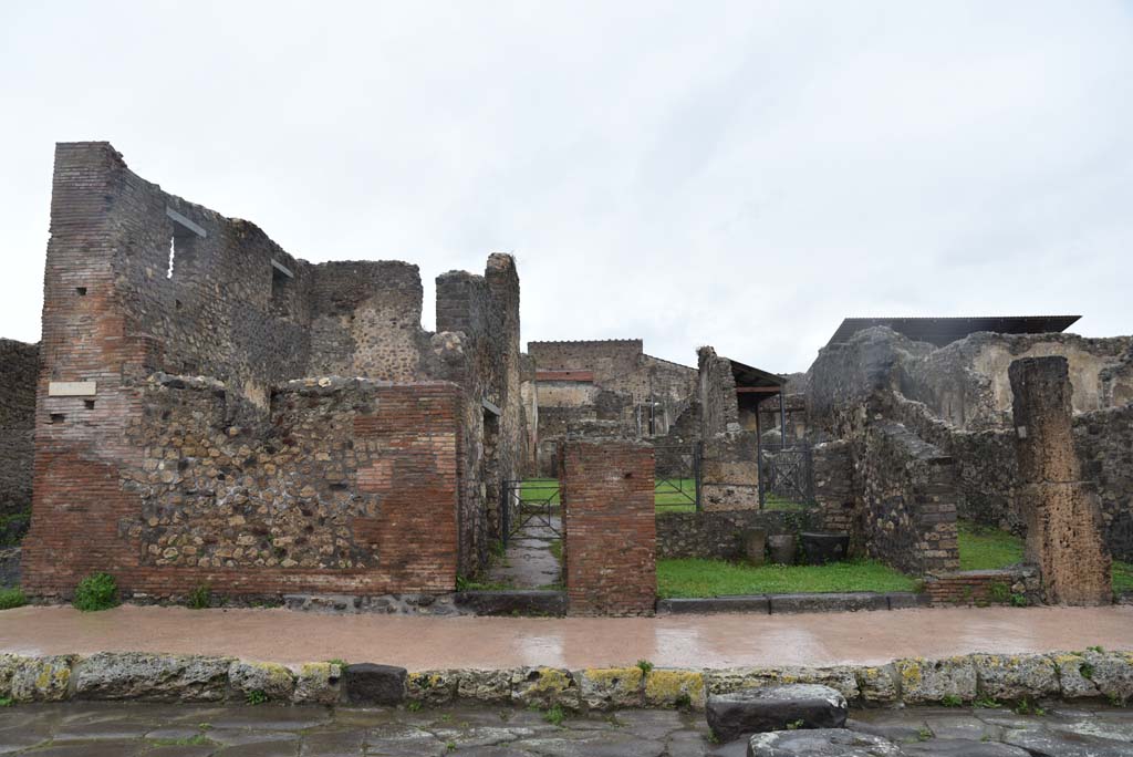 Via di Nola, north side, Pompeii. March 2018. Looking north towards entrance doorways at V.4.1, V.4.2 and V.4.3. 
Foto Annette Haug, ERC Grant 681269 DÉCOR.