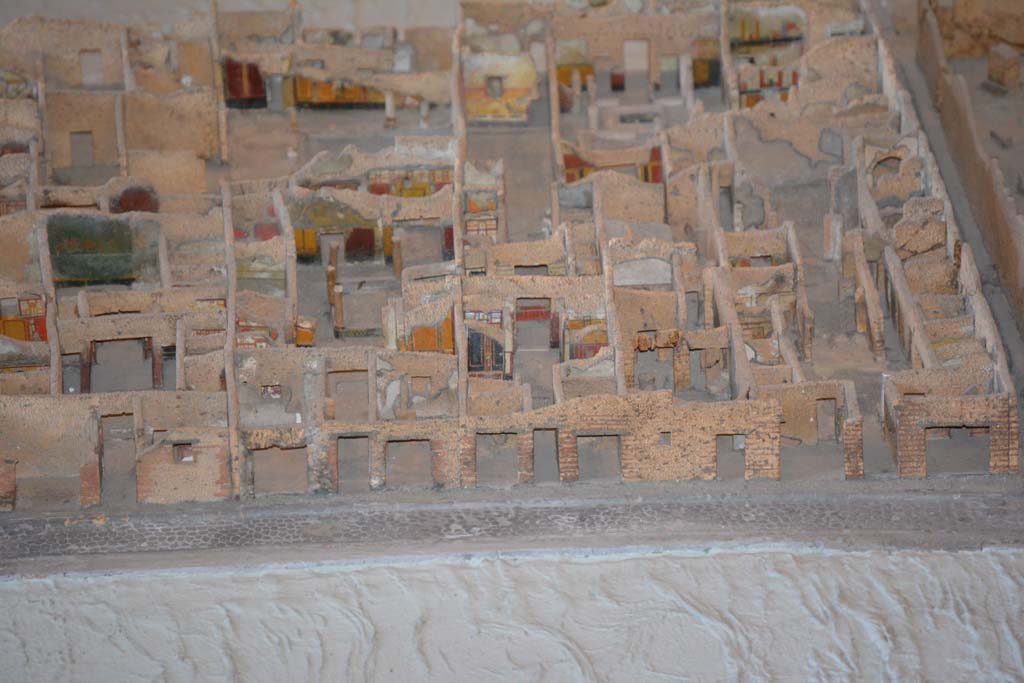 IX.5.12/11/10/9/8/7/6/5/4/3/2/1 Pompeii. July 2017. Looking south to entrance doorways on Via di Nola, shown on cork model.
From cork model in Naples Archaeological Museum.
Foto Annette Haug, ERC Grant 681269 DÉCOR.
