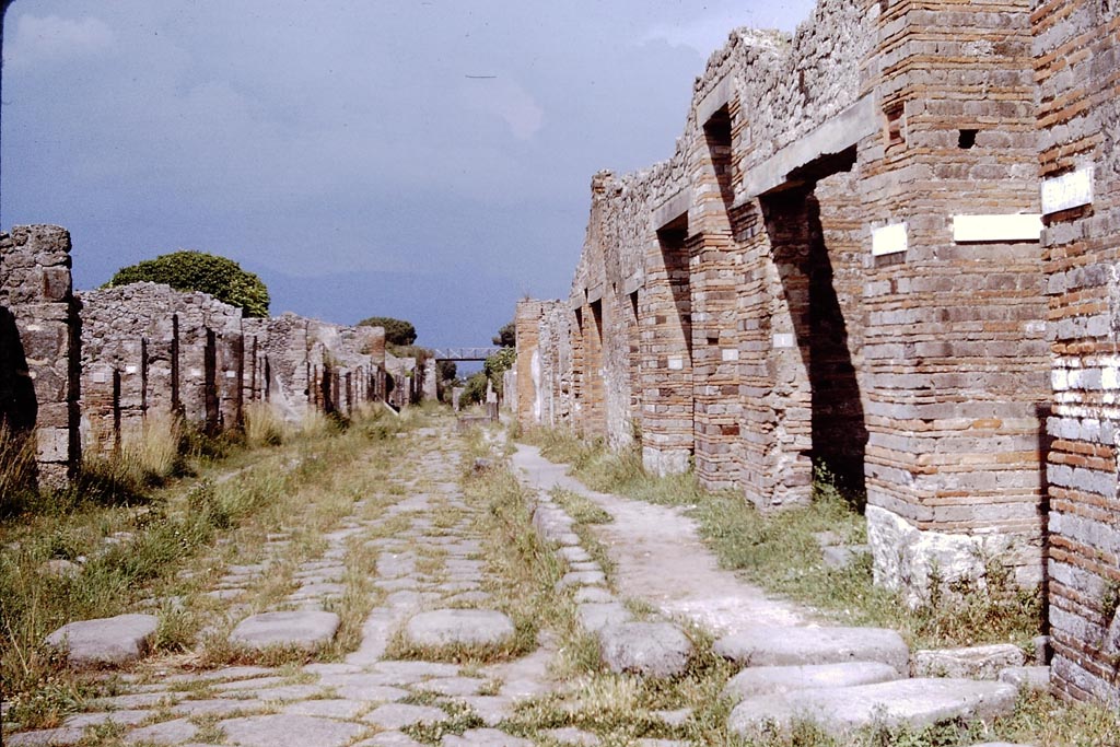 Via di Nola, Pompeii. 1964. 
Looking east between V.2 and IX.5, from junction with Vico di Tesmo, on right. Photo by Stanley A. Jashemski.
Source: The Wilhelmina and Stanley A. Jashemski archive in the University of Maryland Library, Special Collections (See collection page) and made available under the Creative Commons Attribution-Non Commercial License v.4. See Licence and use details.
J64f1370