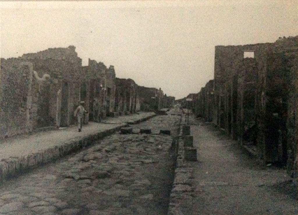 Via di Nola, 1955. Image taken in 1955 by an officer serving aboard the HMS Ark Royal. Looking west. On the left is IX.9.5, on the right is V.4.5. Note the column “stumps” along the edge of the pavement of V.4. Photo courtesy of Rick Bauer.