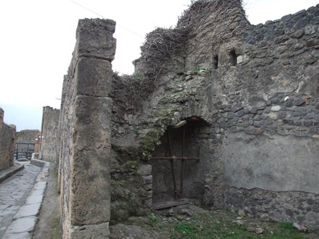 Vicolo Storto. West side. Looking south from VII.4.36. December 2007.