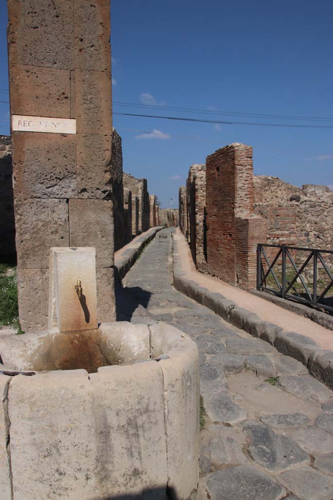 Vicolo Storto between VII.4 and VII.2. September 2017. Looking north from junction with Via degli Augustali.
Photo courtesy of Klaus Heese.