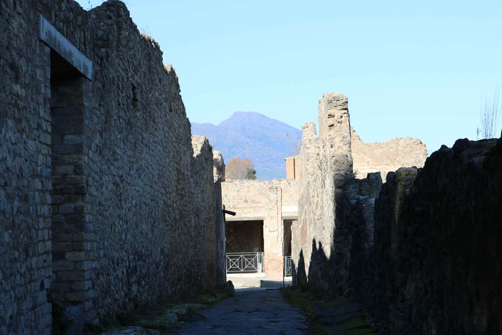 Vicolo dei dodici Dei, Pompeii. December 2018. 
Looking north between VIII.3 and VIII.5 towards Via dell’Abbondanza. Photo courtesy of Aude Durand.