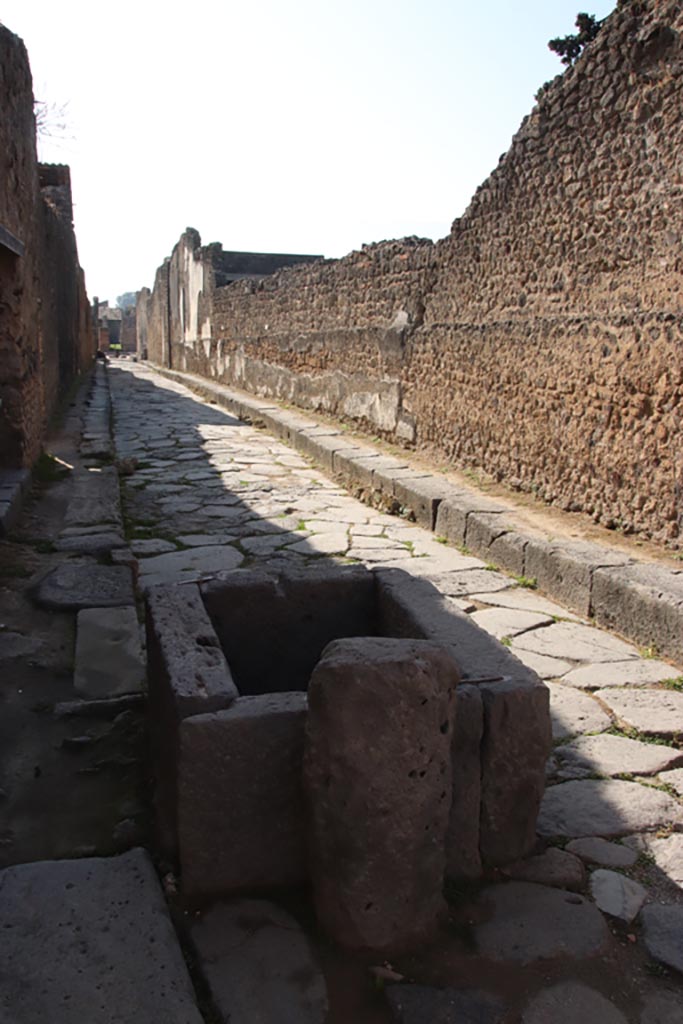 Vicolo del Labirinto, west side, Pompeii. October 2023. 
Looking south from fountain at VI.13.7. Photo courtesy of Klaus Heese.