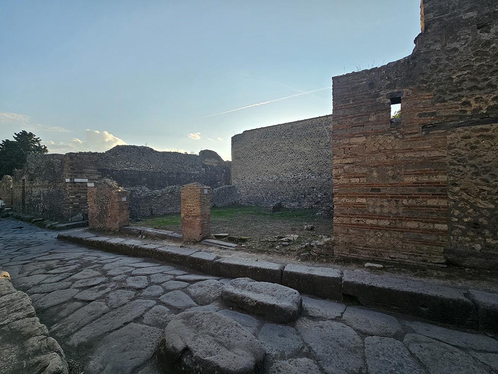 Vicolo del Lupanare, west side, Pompeii. November 2024. 
Looking south-west towards two entrance doorways at VII.11.17 and 16. Photo courtesy of Annette Haug